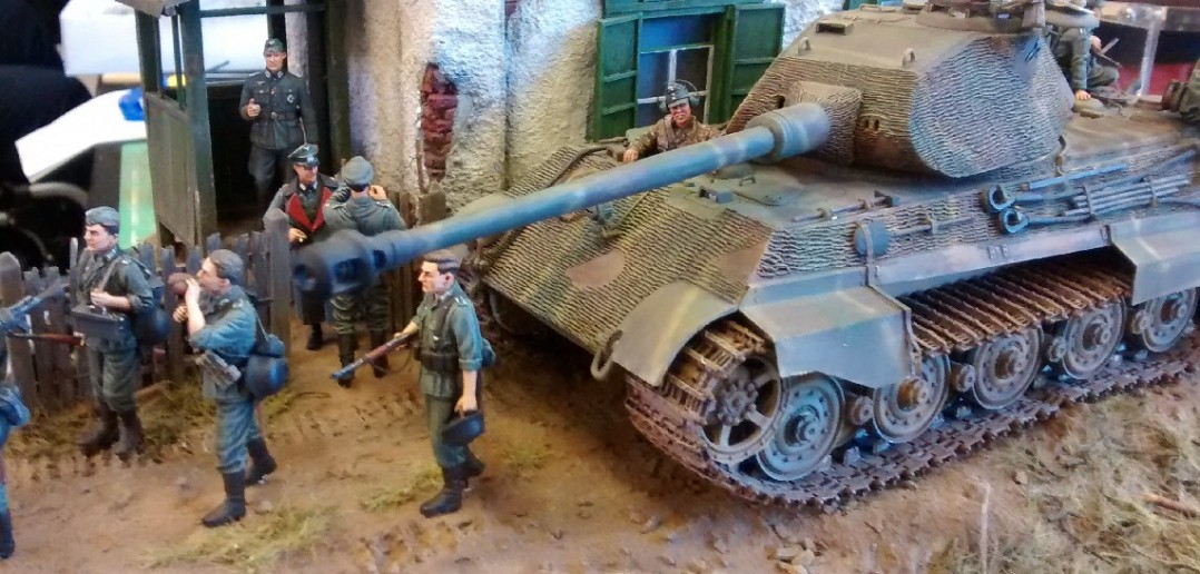 Diorama Königstiger (mit Zimmeritbewurf) macht Rast