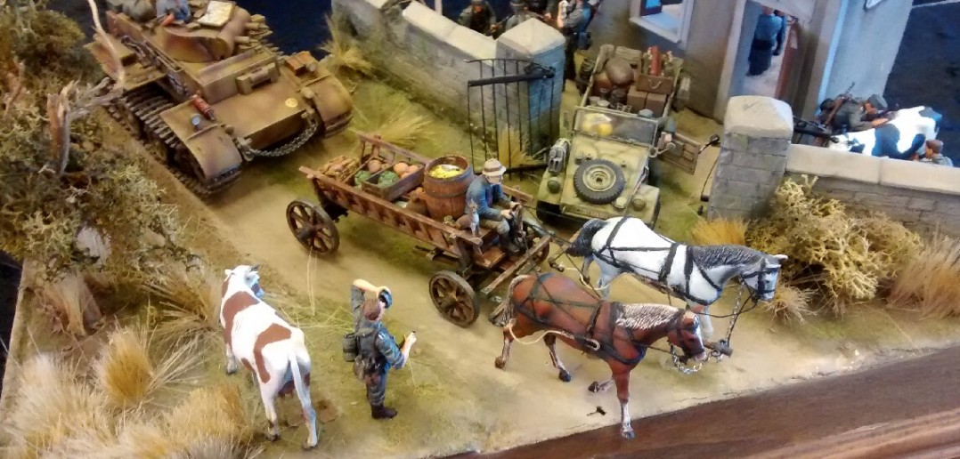 Ein Diorama mit einer Szene in Frankreich.