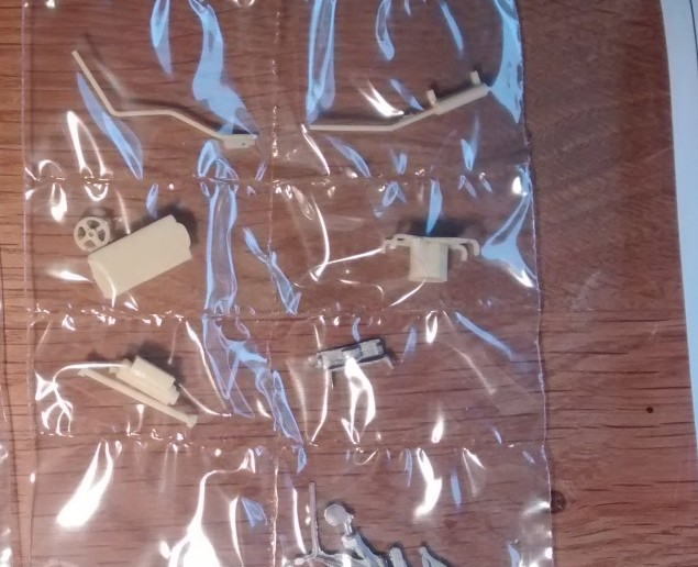 Kleinere Einzelteile sind in einer Plastic-Bag einzeln eingeschweißt. 