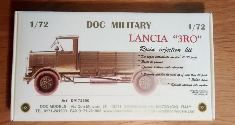 Die etwa A6 große Verpackung des DOC Military 72300 LANCIA 3RO ohne Verdeck