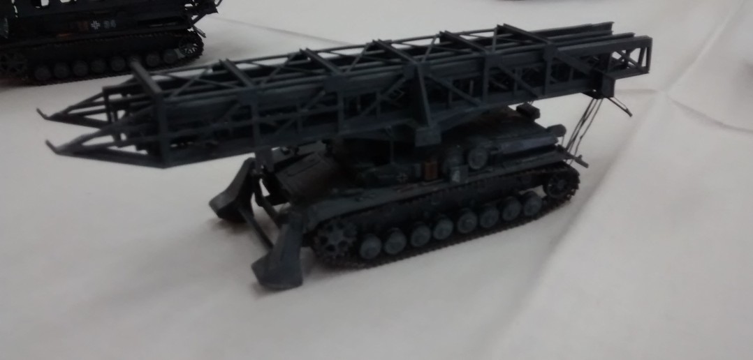 Ein optischer und modellbautechnischer Leckerbissen ist dieses Pionierfahrzeug auf Basis des Chassis Pz Kpfw IV mit ausfahrbarer Leiter,