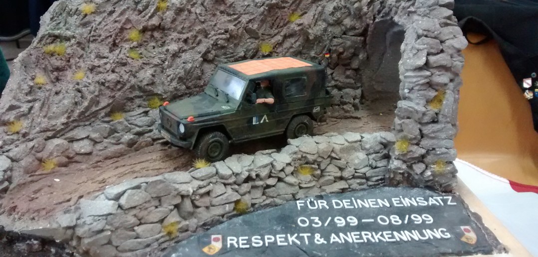 Diorama mit dem SFOR Wolf zum Gedenken an einen Bundeswehreinsatz