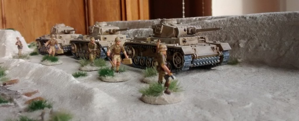 20mm-Minis mit einer Base-Belegung mit feinstem Chinchilla-Sand.