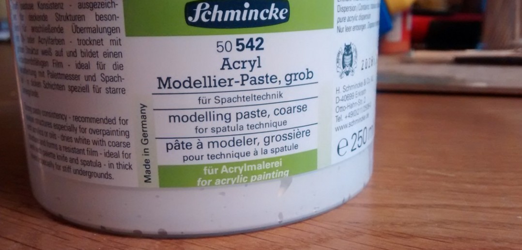 Schmicke 50542 Acryl Modellier-Paste grob für die unregelmäßige Gestaltung der Schnee-Oberfläche auf der Base.