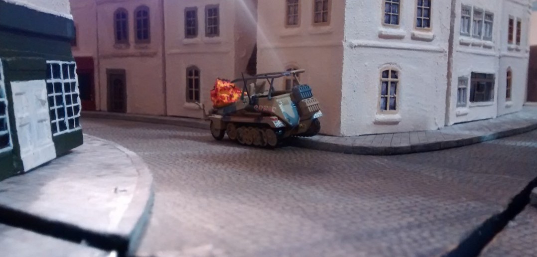 The show is over. Die deutsche Wehrmacht zieht sich aus der Altstadt zurück.