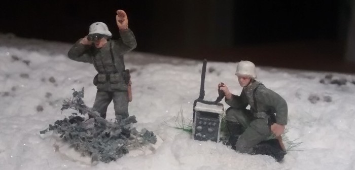 Deutsche Infanterie mit weißer Winterbekleidung an der Ostfront