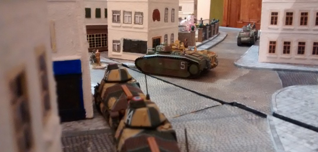 Im Zentrum gehen die vier Kampfpanzer der Grande ArmÃ©e in Stellung. "On ne passe pas!"