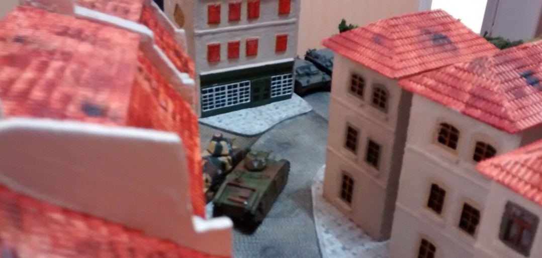 Das kleine Widerstandsnest im Hinterhof entpuppt sich für die deutschen Truppen recht schnell als Gefahrenquell.