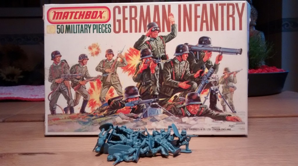 Von den "German Infantry" von Matchbox habe ich noch 20 Mann über. Die müssen nun für den Versuch herhalten.