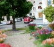 Blick in die Vorstadt. Die Parkplätze werden langsam knapp. Die vielen Feriengäste...