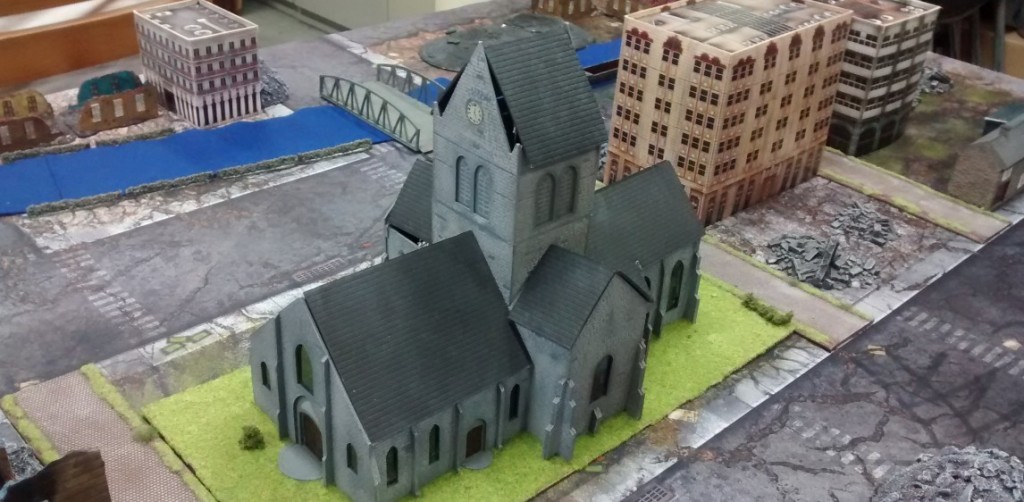 Die Kaiser-Wilhem-Gedächtniskirche auf der Spielplatte des Table-Top-Game-Event "Berlin 1945" am 07.05.2016 im Fantasyladen in Mainz.