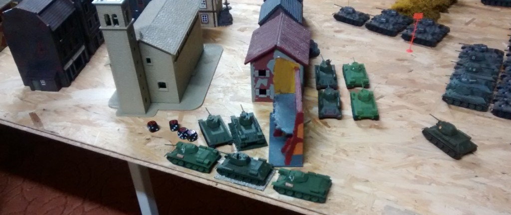 Parallel stößt das 1. Panzer-Regiment an der Stadtgrenze vor.
