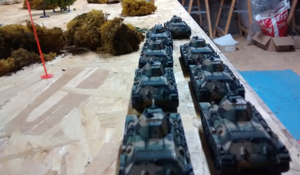 Das 5. Panzer-Regiment des 29. Garde-Panzer-Korps bewegt sich am Spielfeldrand auf die Brücke über den Dnjepr zu.