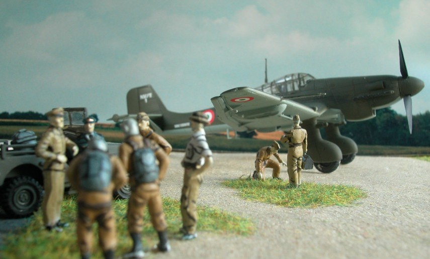 Der Bausatz Fujimi F-14: die Junkers Ju87 Stuka D-1 als Maschine der Regia Aeronautica Cobelligerante.