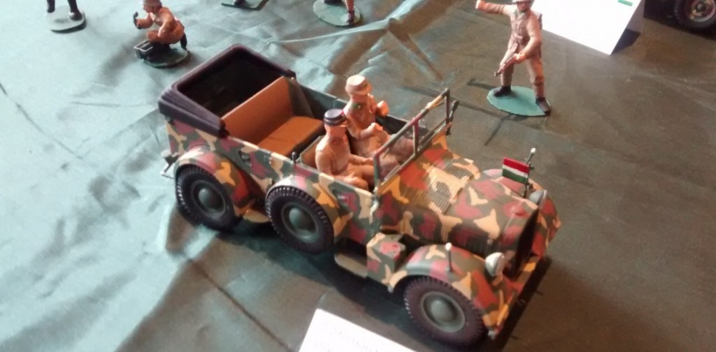 Das Kfz.15, der Horch 2,2to Kommandeurswagen der ungarischen Armee aus dem Jahr 1937. Seine 6 Zylinder brachten immerhin 45 PS mmit einer Höchstgeschwindigkeit von 100 km/h auf die Straße. 