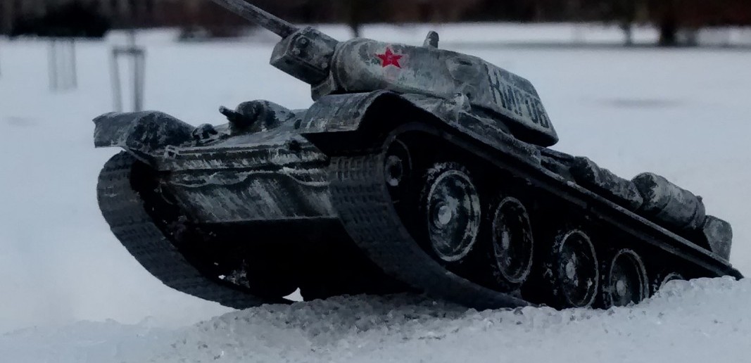 Der T-34/76 ist im Schnee in seinem Element