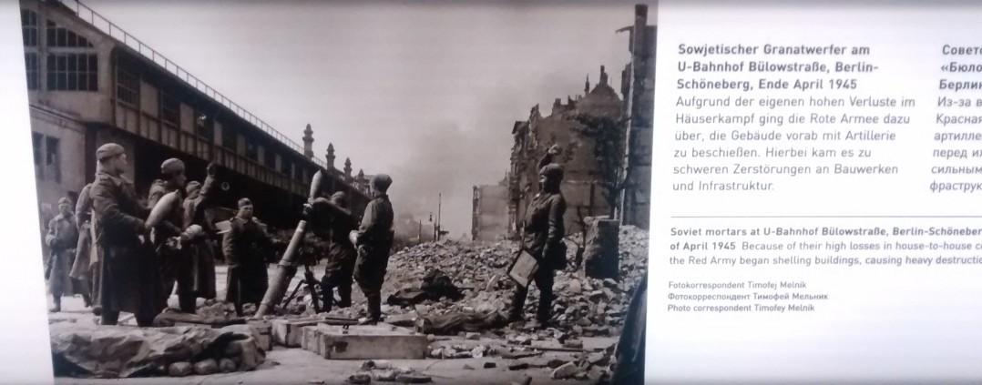 Russische Granatwerfer am U-Bahnhof Bülow-Straße in Berlin-Schöneberg im April 1945