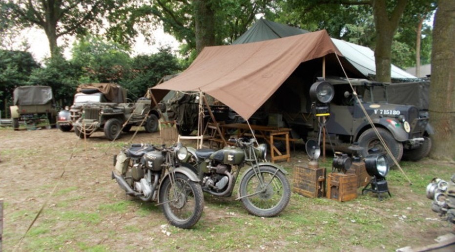 Motorräder, Trucks, Jeeps auf dem Santa-Fe-Reinactment-Event-2015