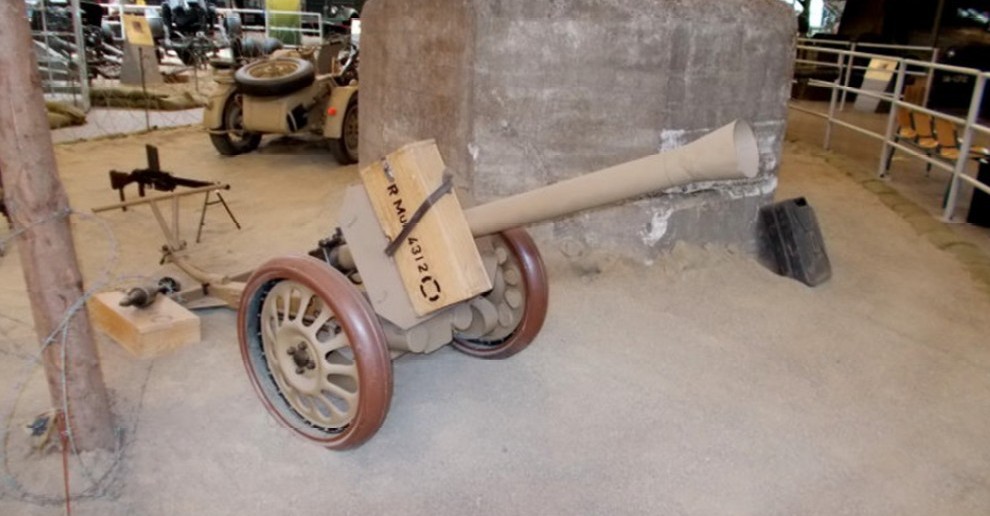 Ein rückstoßfreies Geschütz im Oorlogsmuseum Overloon 2016
