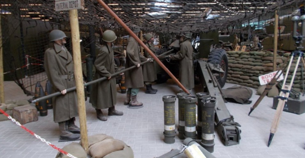 M101 A1 leichte US 105mm-Haubitze im Oorlogsmuseum Overloon