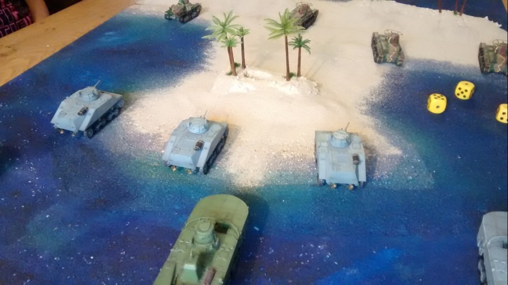 Prototyp der bespielbaren Dioramenplatte "Schlacht um Wake Island" mit beispielhaft aufgestellten Typ 97 Chi-Ha,  Type 95 Ha-Go, Type 2 Ka-Mi mit und ohne Ponton