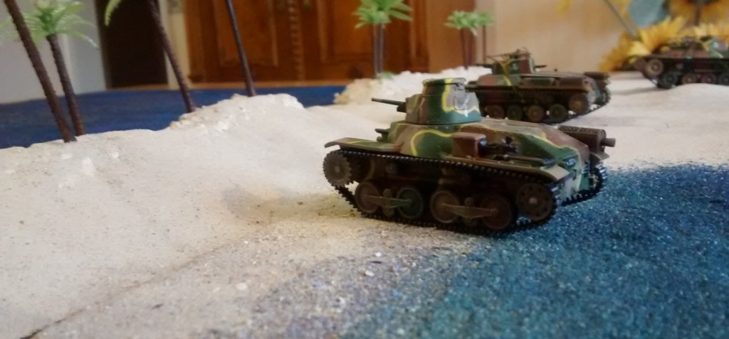 Prototyp der bespielbaren Dioramenplatte "Schlacht um Wake Island" mit beispielhaft aufgestellten Typ 97 Chi-Ha,  Type 95 Ha-Go, Type 2 Ka-Mi mit und ohne Ponton