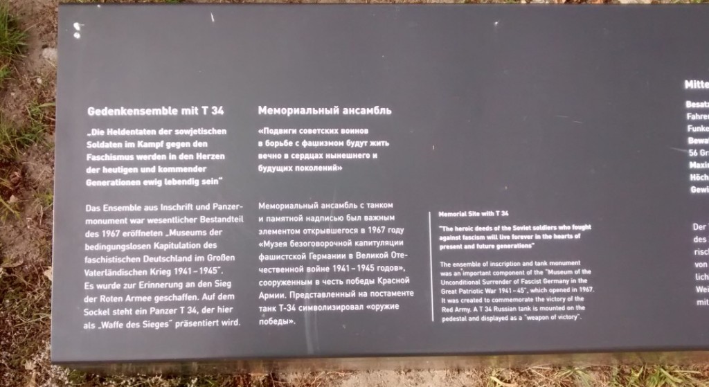 Die Gedenktafel für die Heldentaten der sowjetischen Soldatene