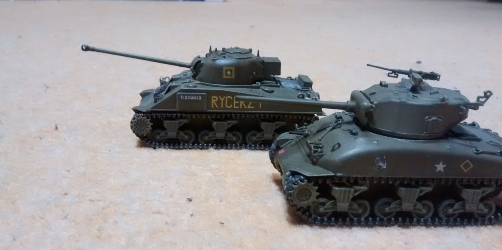 M4 Sherman Firefly (Leuchtkäfer) und Kollege