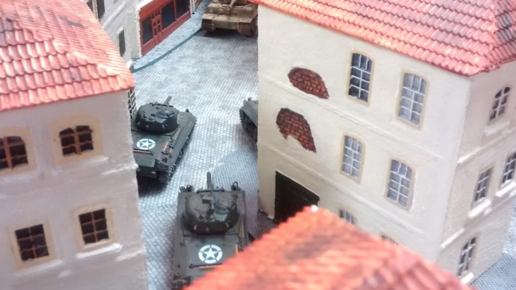 Panzerschlacht in der Normandie mit Sherman und Tiger I auf der Generalprobe für das Behind-Omaha-2.0-Turnier bei Asgard in Aschaffenburg