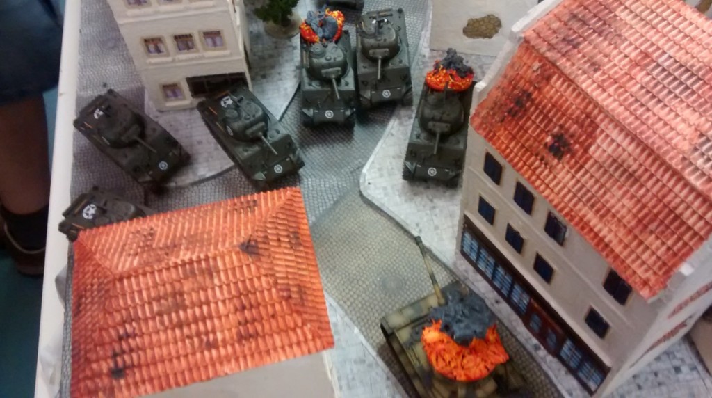 Panzerschlacht in der Normandie mit Sherman und Tiger I auf der Generalprobe für das Behind-Omaha-2.0-Turnier bei Asgard in Aschaffenburg
