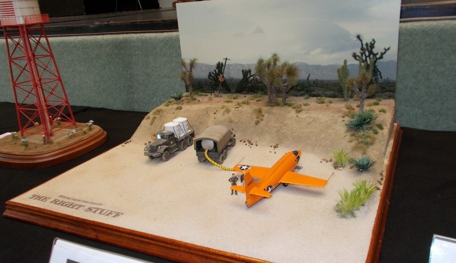 Diorama "Flugzeugbetankung in der Wüste"