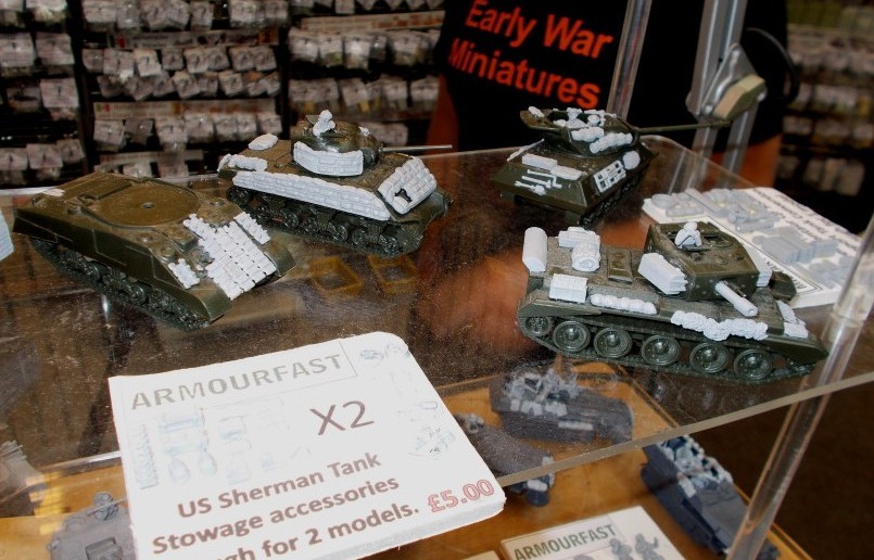 Am Stand von Early War Miniatures sieht man Stowage Accessoires für den US Sherman Tank.