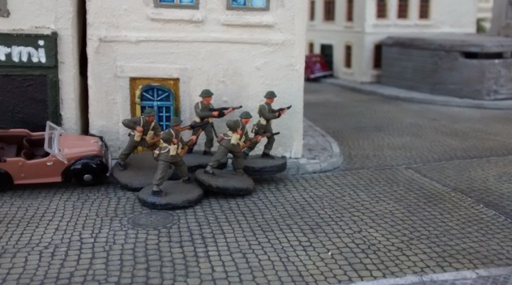 Der MG-Bunker am Rande des Platzes ist anscheinend nicht besetzt. Sergeant Bolter atmet auf.