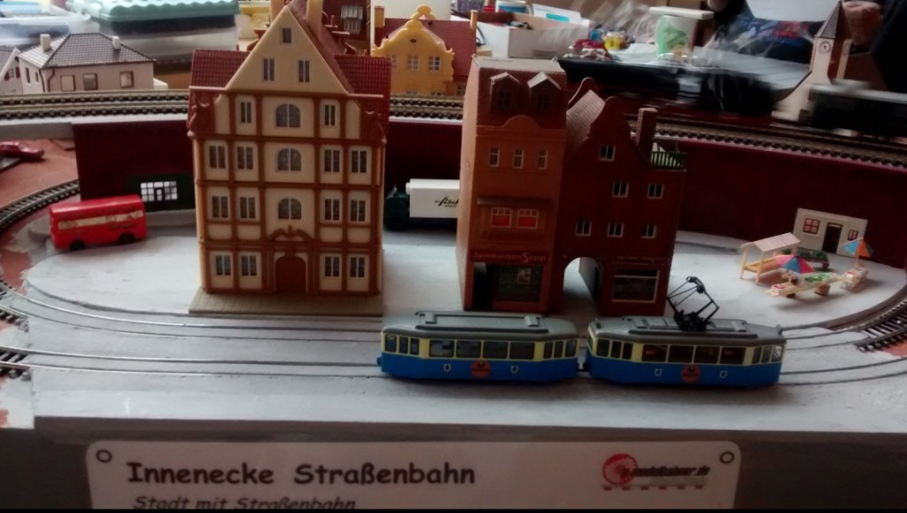 Ein Modul der N-Spuranlage mit Stadt und Straßenbahn.