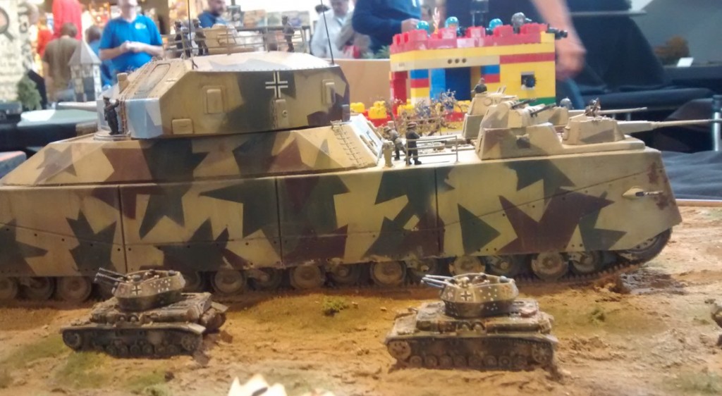 Der Landkreuzer P1000 "Ratte" auf dem Diorama der Kurpfälzer Figurenfreunde