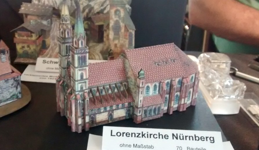 Papiermodell / Kartonmodell der Lorenzkirche Nürnberg