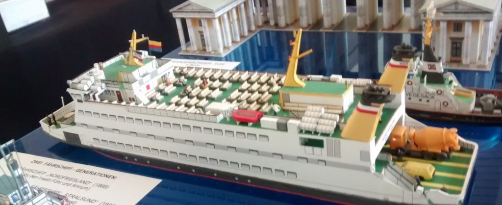 Papiermodell / Kartonmodell des Fährschiff "Nordfriesland"