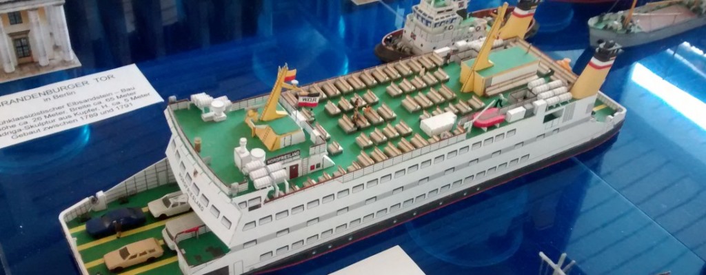 Papiermodell / Kartonmodell des Fährschiff "Nordfriesland"