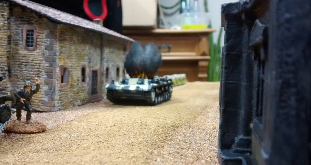 Aber jetzt greift der Schörmi ein und verplättet dem Panzer III den Fangschuss.