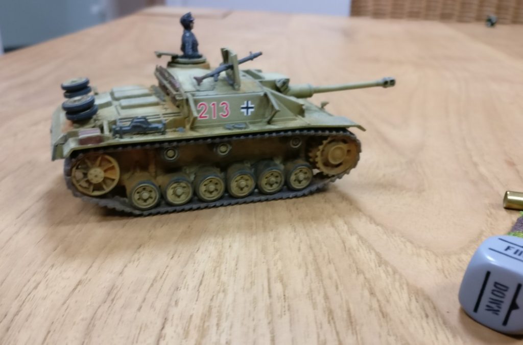 Das deutsche StuG III bei der Bolt Action Einführungspartie. Beim Beschuss der 105mm Howitzer leistete es gute Dienste.