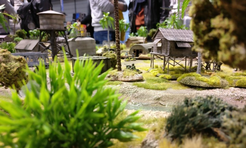 Die Diorama-Spielplatte der "Dortmund Amateur Wargamers" mit dem Thema "Landung japanischer Truppen im Pazifik"