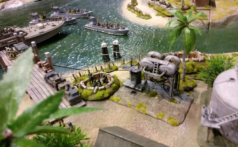 Die Diorama-Spielplatte der "Dortmund Amateur Wargamers" mit dem Thema "Landung japanischer Truppen im Pazifik"