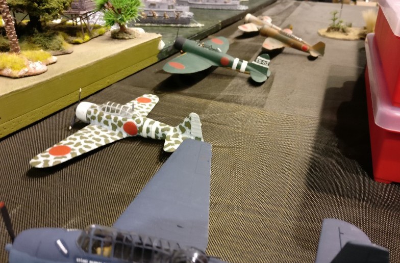 Die Diorama-Spielplatte der "Dortmund Amateur Wargamers" mit dem Thema "Landung japanischer Truppen im Pazifik"