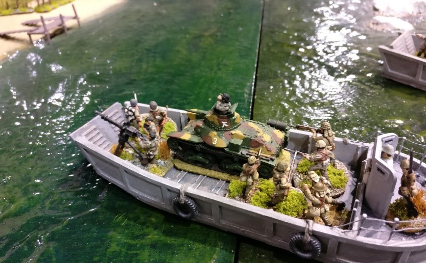 Die Diorama-Spielplatte der "Dortmund Amateur Wargamers" mit dem Thema "Landung japanischer Truppen im Pazifik"