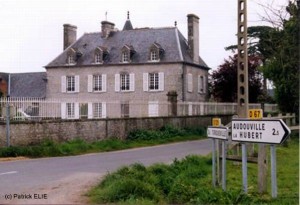 Der gleiche Ort in der Normandie, fotografiert in der Gegenwart.