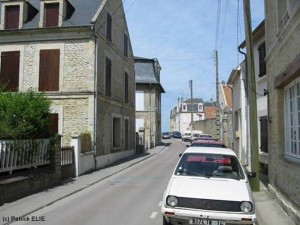 Der gleiche Ort in der Normandie, fotografiert in der Gegenwart.