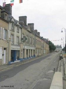 Der gleiche Ort in der Normandie, fotografiert in der Gegenwart.