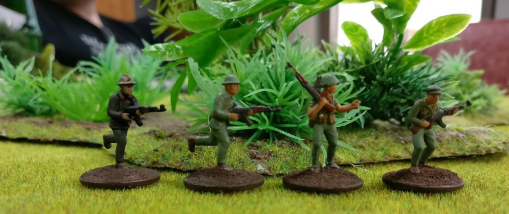 4 Schützen der Armee Nordvietnams NVA in Doncolors Projekt "Vietnam 69".