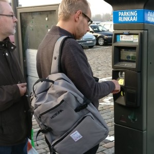 Der Kampf mit dem Parkscheinautomat.  Wer hat sich den Unsinn mit der Eingabe des Kfz.-Kennzeichens nur ausgedacht?