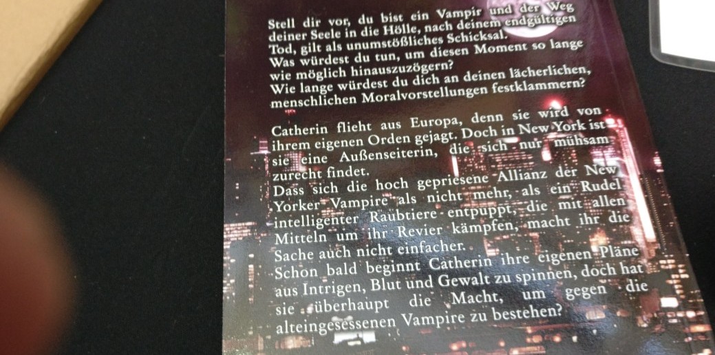 Die Story kündet von den Höhen und Tiefen (Letzteres vor allem) im Leben eines Vampirs.